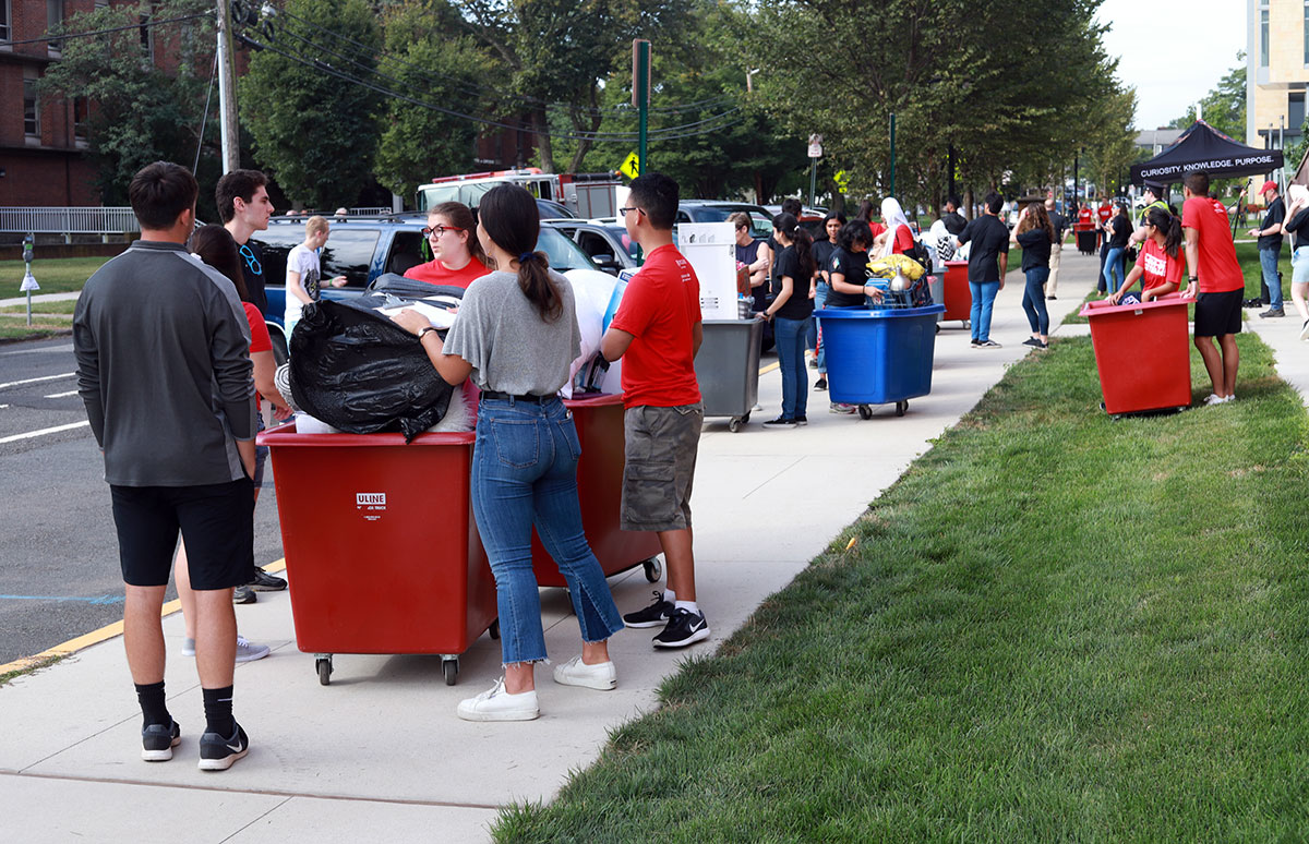 The Honors College Springs to Life on MoveIn Day! Honors College